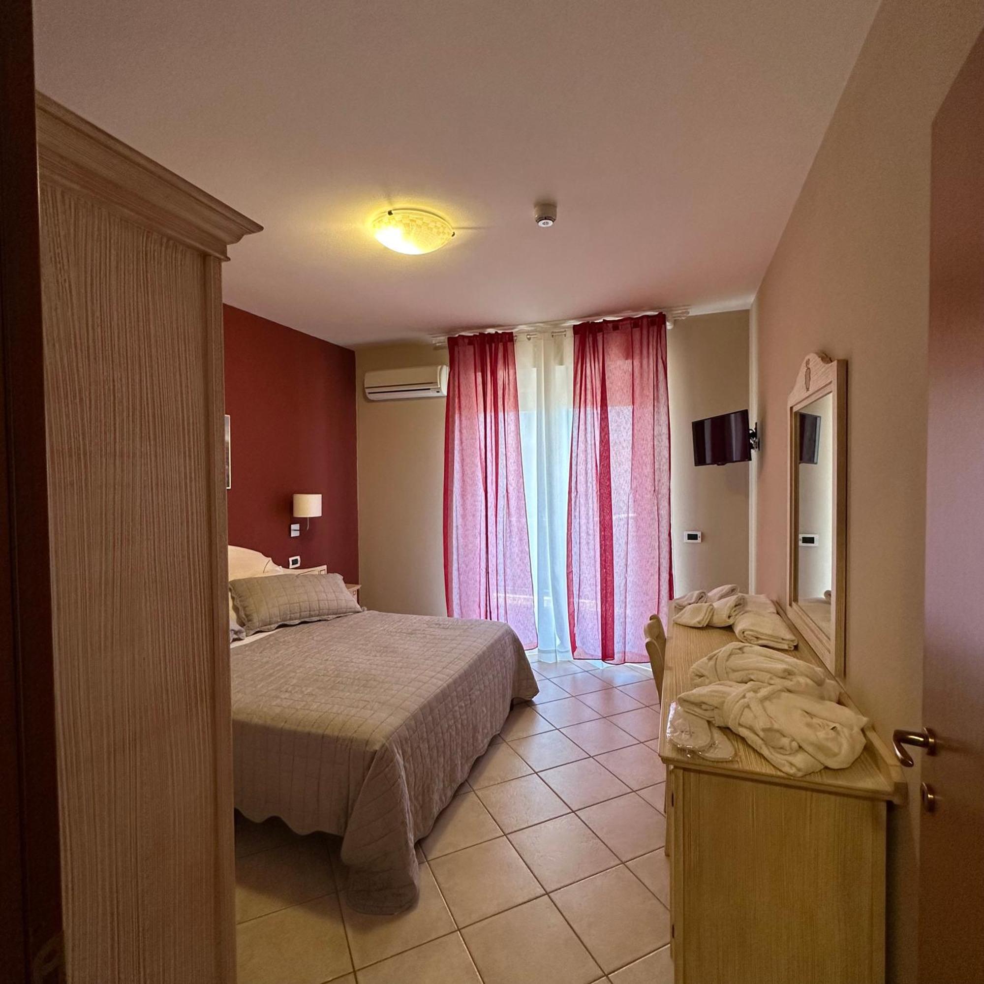 Aparthotel Le Residenze Di Santa Costanza - Le Dimore
